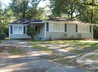 332 Pineview Ln, Mobile, AL 36608