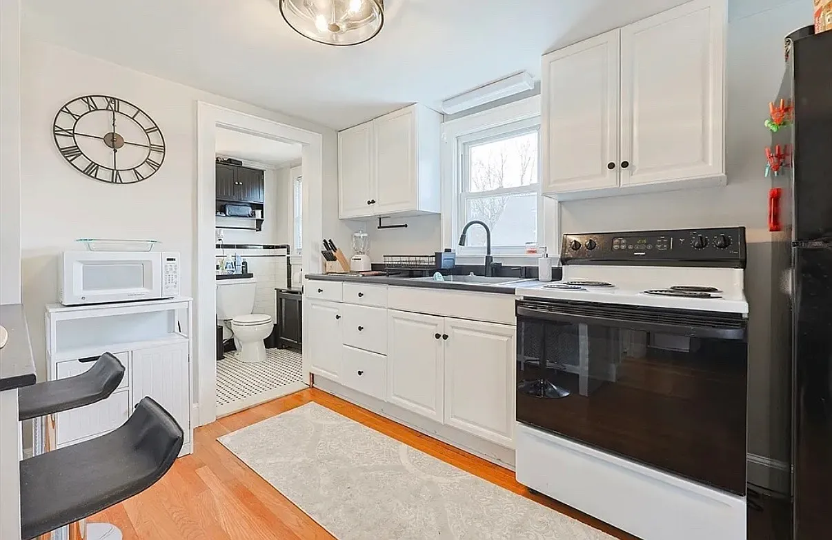 1 bed, 700 sqft, $2,000 — Photo 2