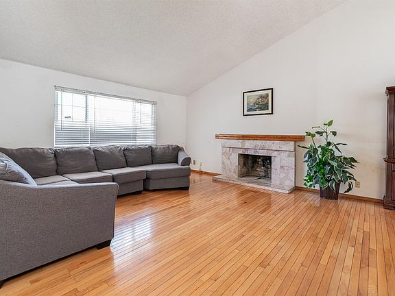 3rd image of 38520 Burdette St