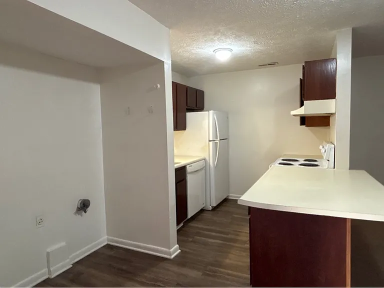 1122 Southwood Dr #3 — Photo 4