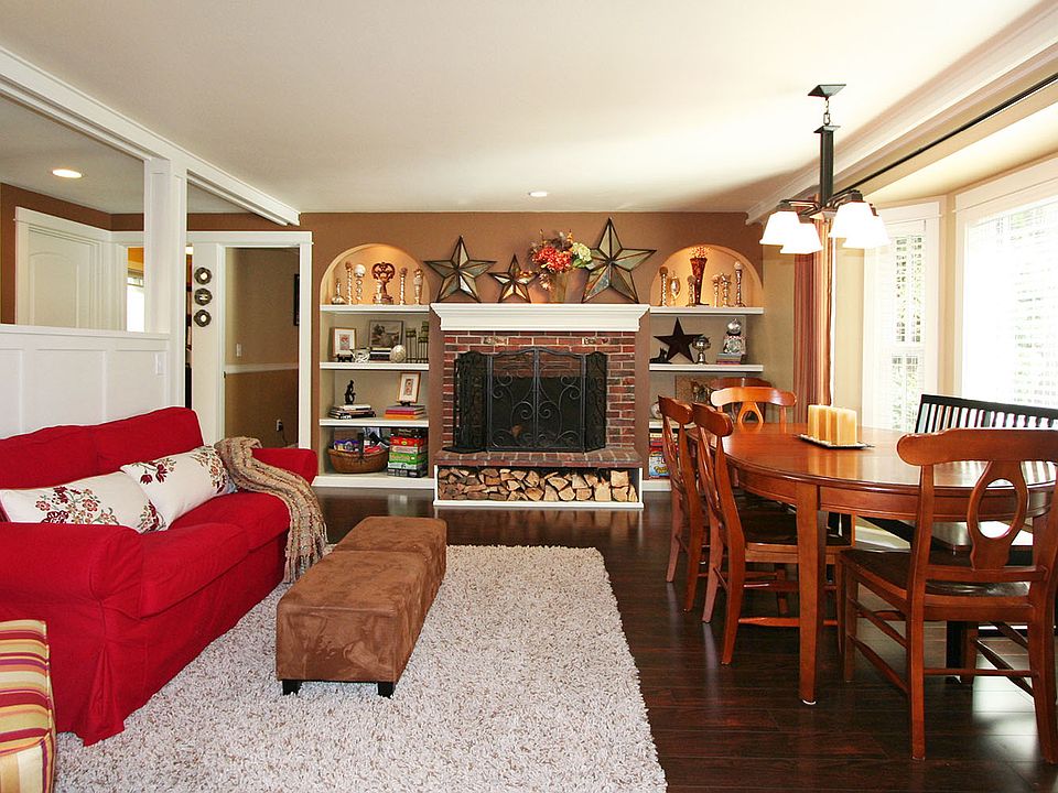Living/Dining w/ Bay Windows