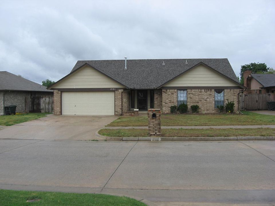 1st image of 1321 Von Elm Pl