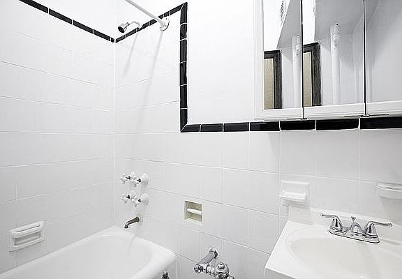 4th image of 208 W 23rd St APT 1608