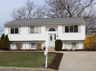 92 4th Ave, Cranston, RI 02910