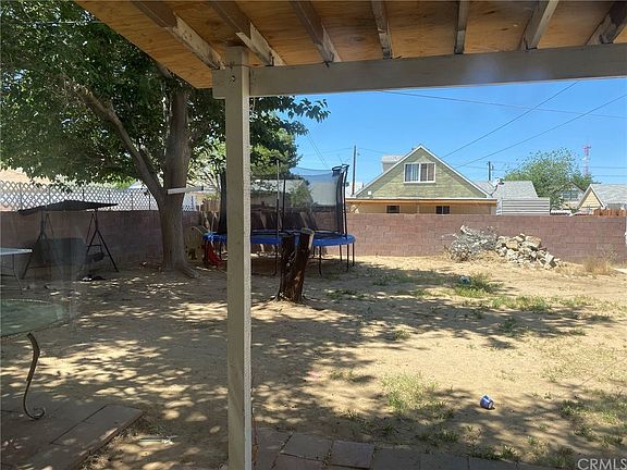 5th image of 44249 Hardwood Ave