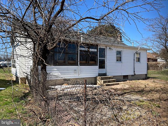 3rd image of 8019 Edgewater Ave