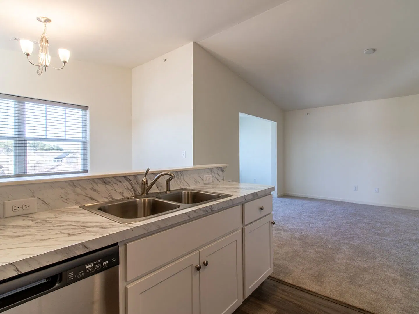 2 Bed 2 Bath Condo - Unfurnished - Long-Term Rental — Photo 4
