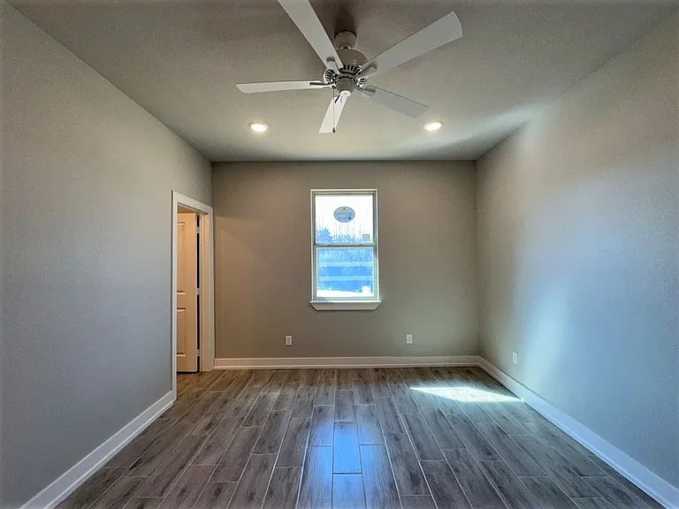 205 Lindsey Ln — Photo 17