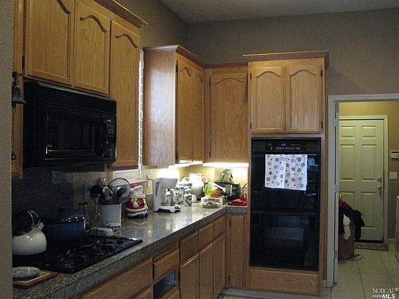 2nd image of 984 Hidden Valley Dr