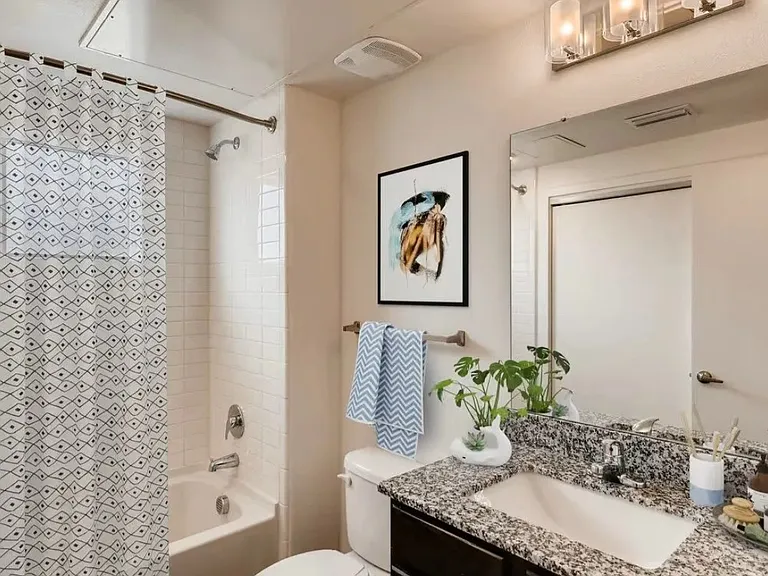 Del Corazon Apartments — Photo 23