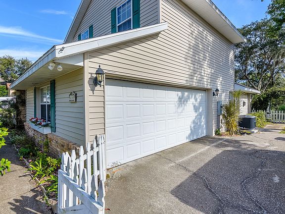 3rd image of 3205 Treetop Dr