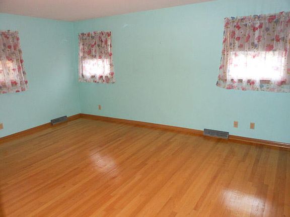 5th image of W225N8261 Longview Dr