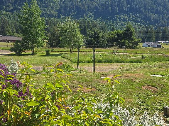 3rd image of 11616 Lewis River Rd