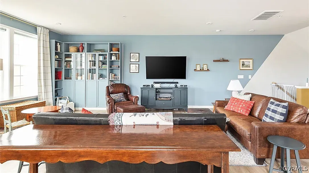 3 bed, 2.5 bath, 2475 sqft, $2,450 — Photo 4
