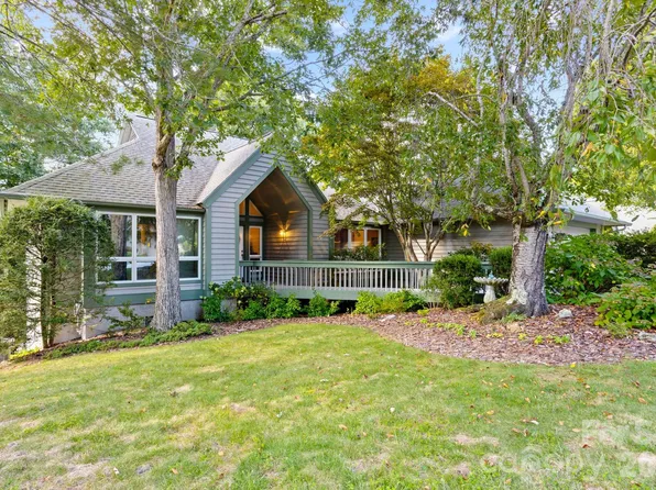 128 Forest View Dr, Flat Rock, NC 28731