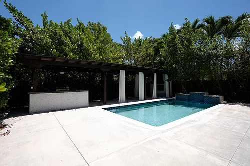 15409 SW 138th Pl Photo 1