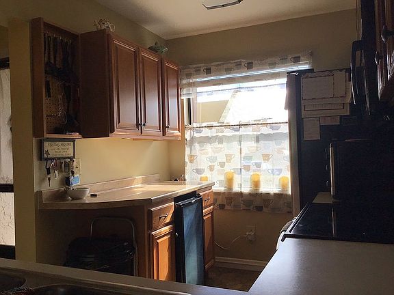 5th image of 6074 Willowpointe Cir Unit H103