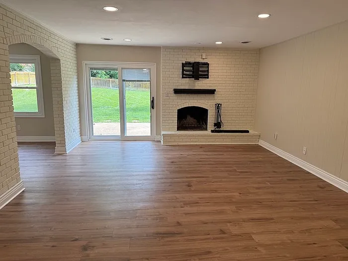 318 Wildforest Dr — Photo 6