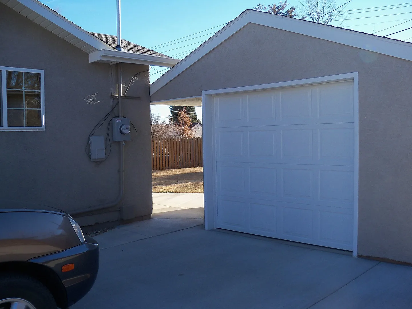 4 Bed | 2 Bath | Single Car Garage | West — Photo 2