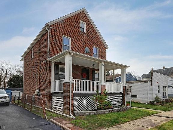 3rd image of 94 Gladys Ave