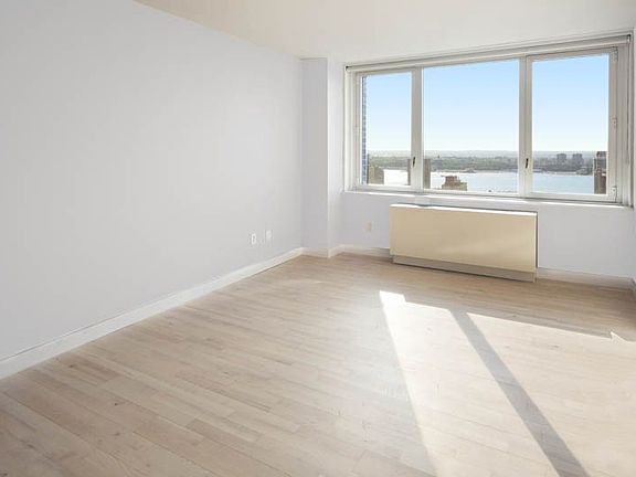 5th image of 322 W 57th St APT 48H2
