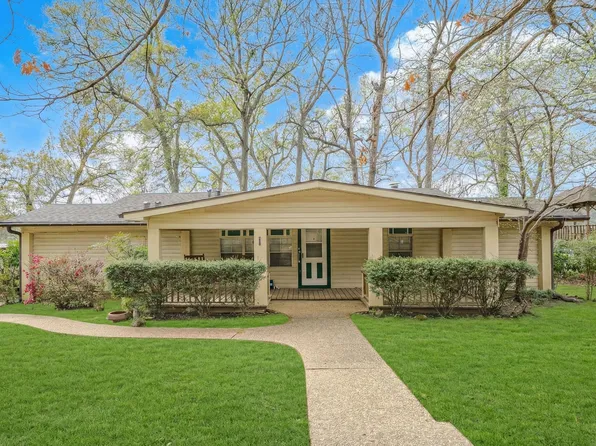 3065 E Lake Dr, Gladewater, TX 75647