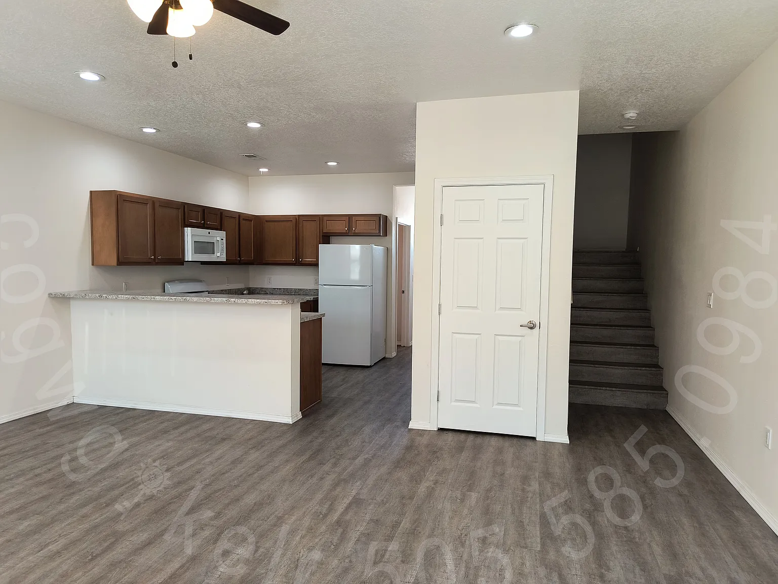 2 bed, 1.5 bath, 1300 sqft, $1,595 — Photo 3
