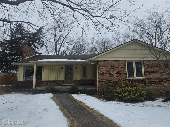 6045 Carroll Lake Rd, Commerce Township, MI 48382