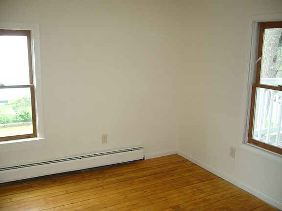4th image of 101 Russell St #C