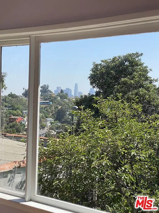 2 bed, 1.0 bath, 1100 sqft, $3,250 — Photo 2