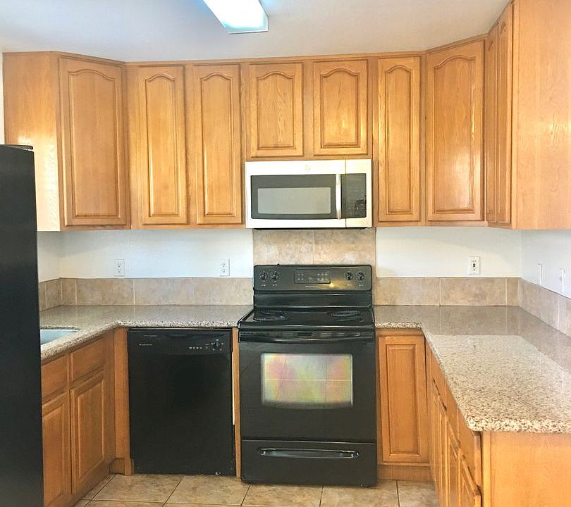 1st image of 941 W Dakota Ave #104