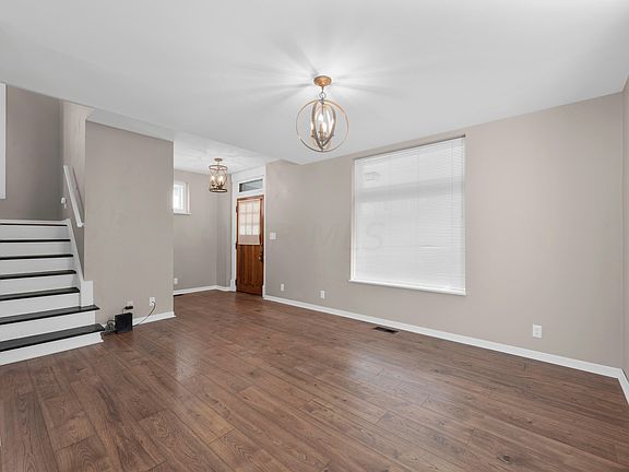 3rd image of 943 Mount Pleasant Ave