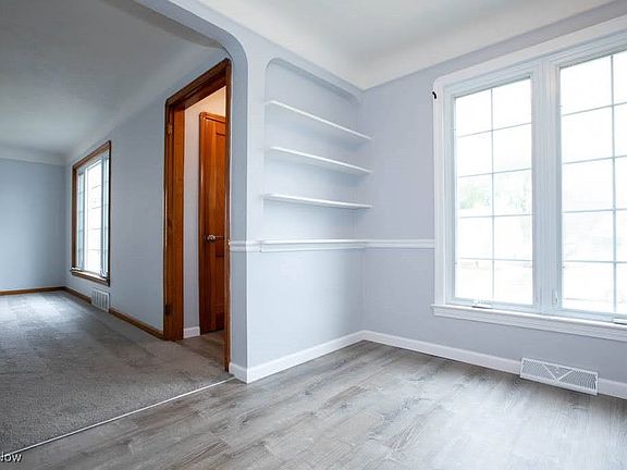 4th image of 8715 Pinegrove Ave