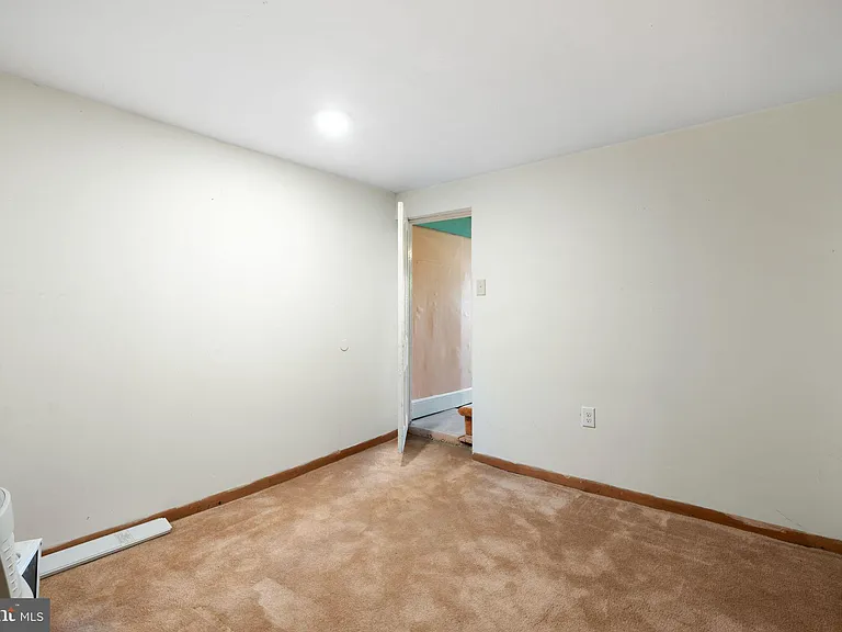 613 N Scott St — Photo 16