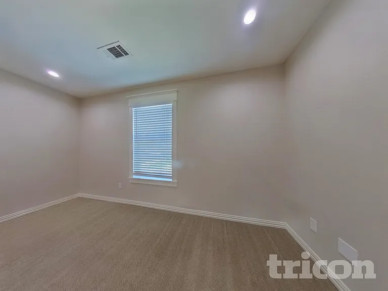 1625 Emily Ln — Photo 5