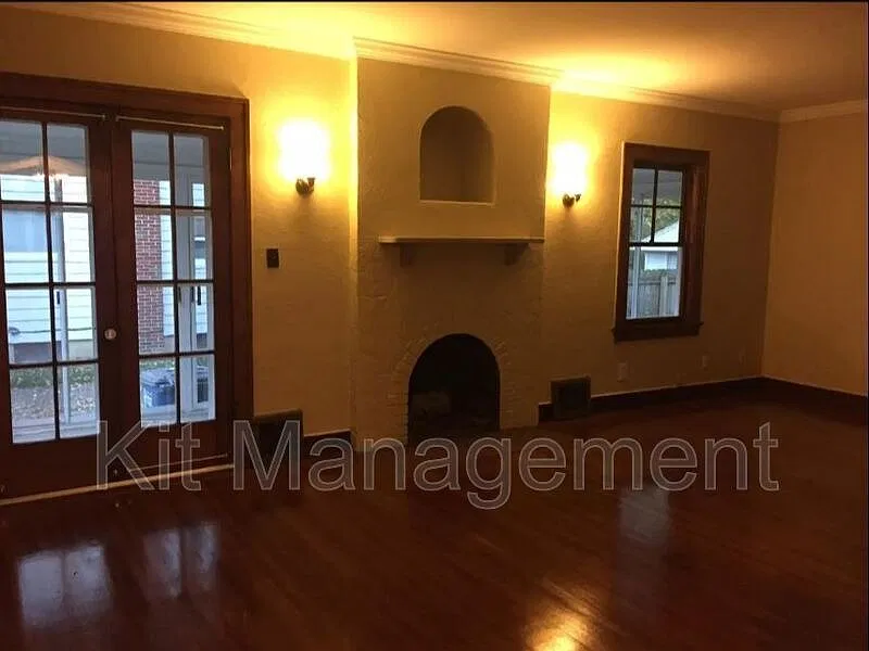 Spacious 4-Bedroom Home with Modern Updates & Prime Toledo Location 2145 Mellwood Court — Photo 2