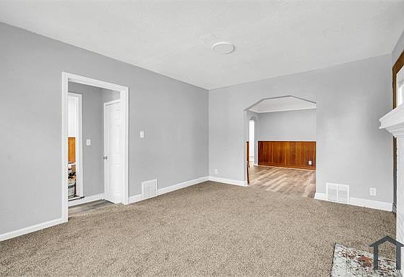 4th image of 9641 Balfour Rd