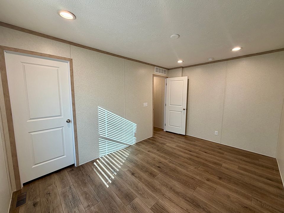 25196 Nuway Ave #124, photo 5