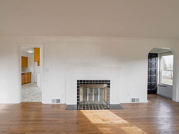 5th image of 1233 29th St NE