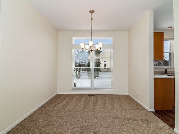 4th image of 291 W Holly Ct