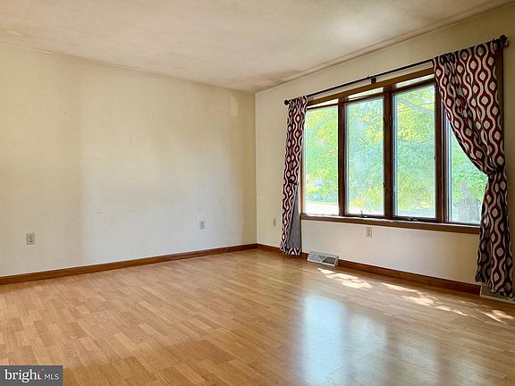 4th image of 115 Lion Dr