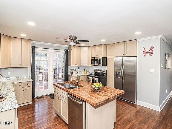 3rd image of 929 Cedarbrook Drive