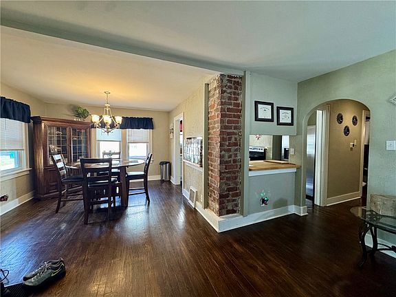 4th image of 3233 Champaign Ave