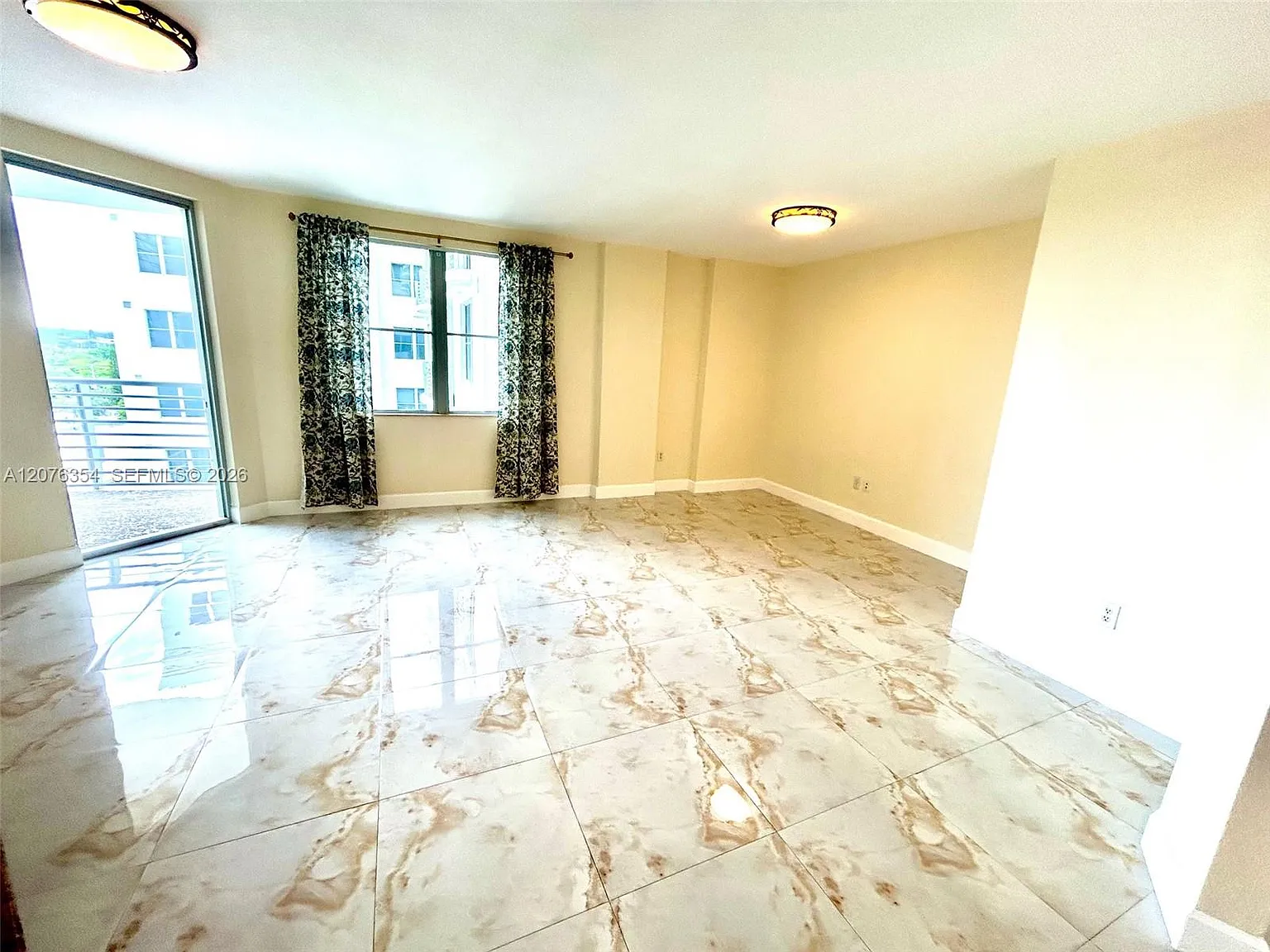Radius Condo — Photo 2