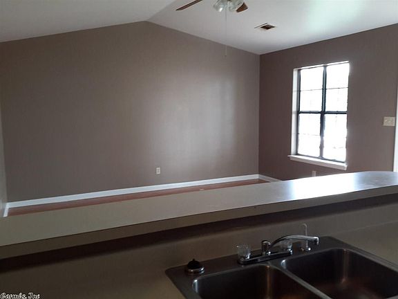 3rd image of 125 Rockyreef Cir
