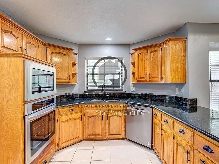 3914 Meadow Dr — Photo 11
