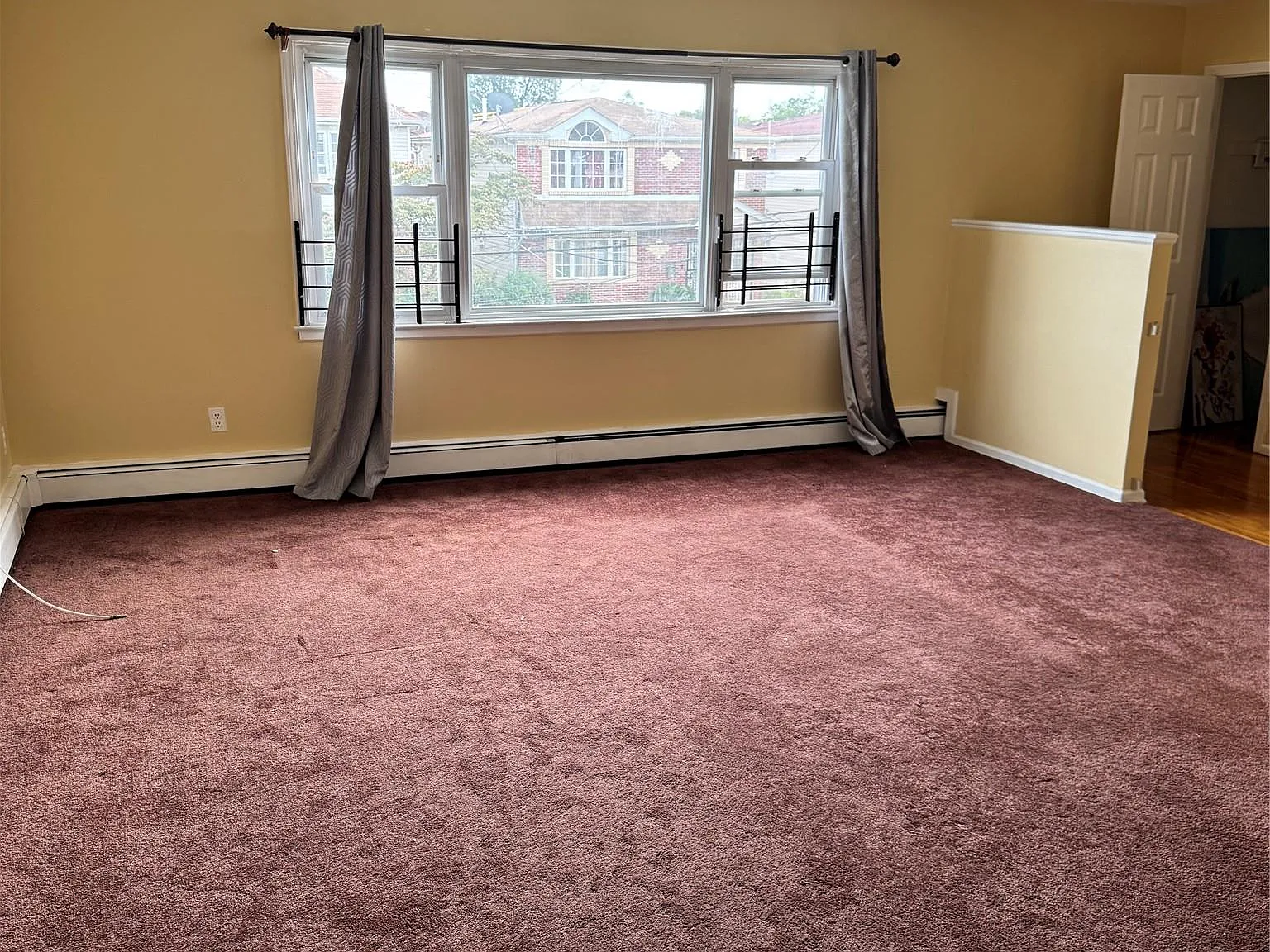 3 bed, 1.5 bath, 2300 sqft, $3,200 — Photo 4