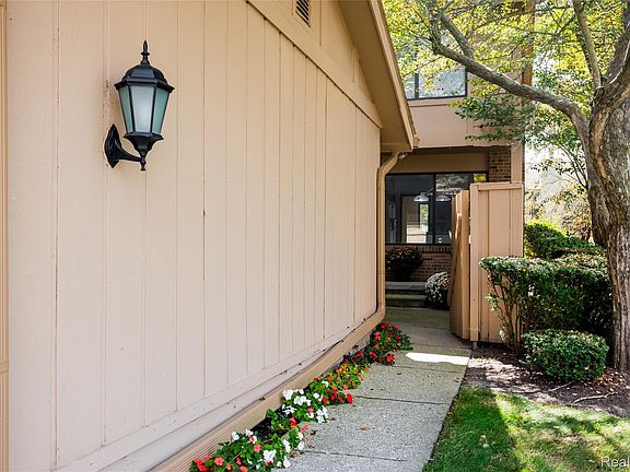 2nd image of 7118 Pebble Park Dr