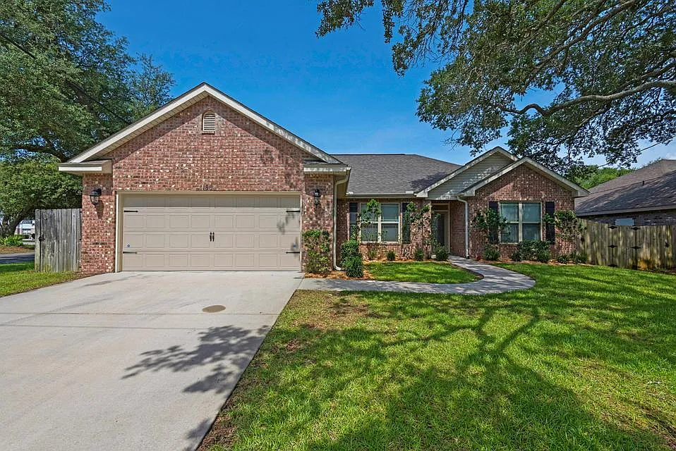 4 bed, 2.0 bath, 1855 sqft, $2,725 — Photo 2
