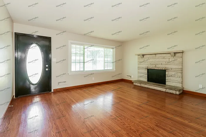 4315 Clarene Dr — Photo 5